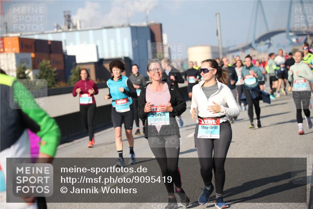03.10.2025 - Köhlbrandbrückenlauf Jannik Wohlers http://msf.ph/oto/9095419 03.10.2025 10:04:09 Position 3 2218, 2217 meine-sportfotos.de