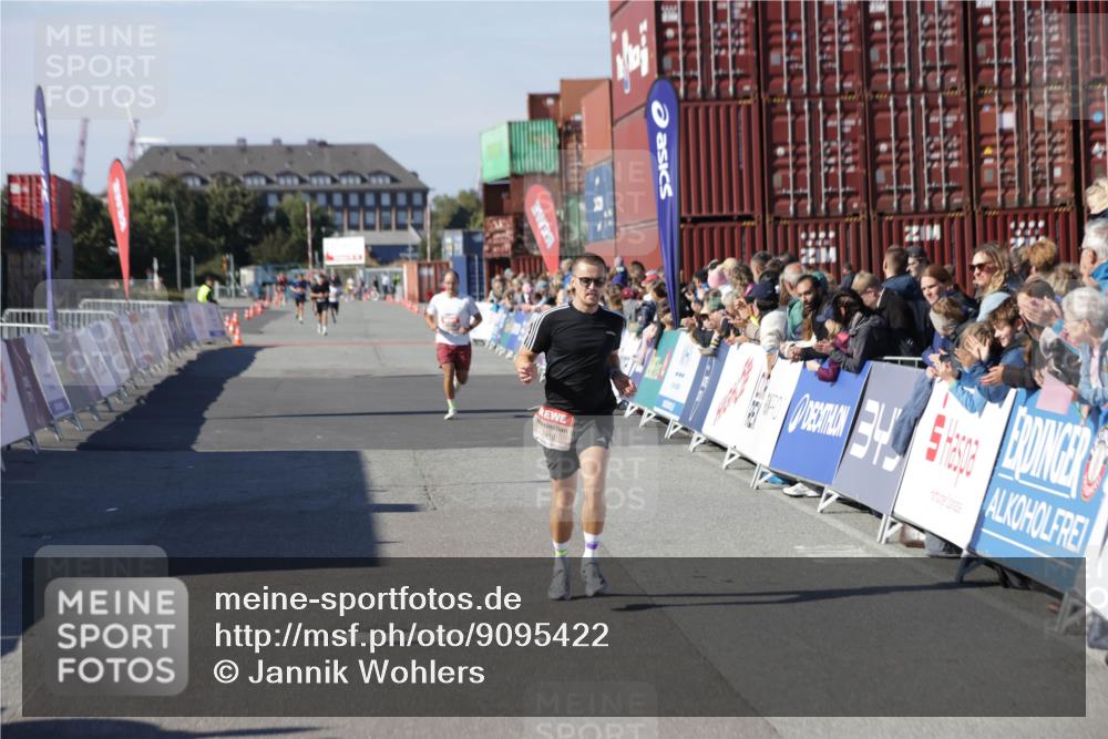 03.10.2025 - Köhlbrandbrückenlauf Jannik Wohlers http://msf.ph/oto/9095422 03.10.2025 12:55:06 Ziel 5765, 6410 meine-sportfotos.de