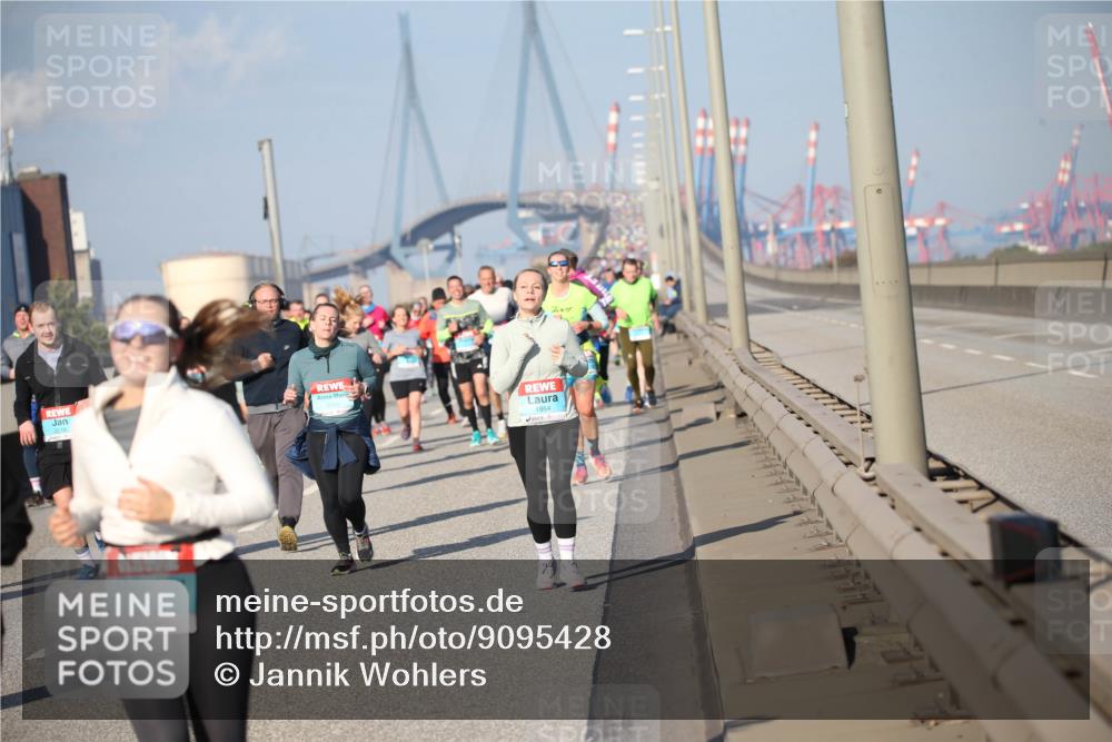 03.10.2025 - Köhlbrandbrückenlauf Jannik Wohlers http://msf.ph/oto/9095428 03.10.2025 10:04:10 Position 3 1954 meine-sportfotos.de