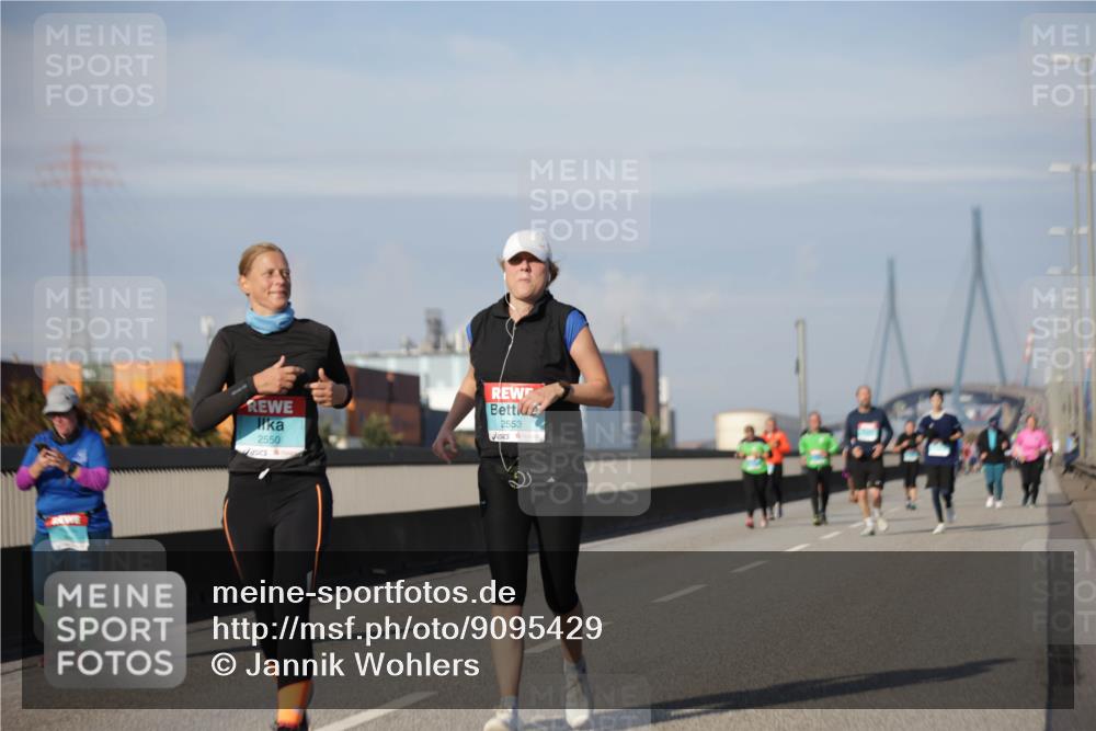 03.10.2025 - Köhlbrandbrückenlauf Jannik Wohlers http://msf.ph/oto/9095429 03.10.2025 10:13:26 Position 3 2550, 2553 meine-sportfotos.de
