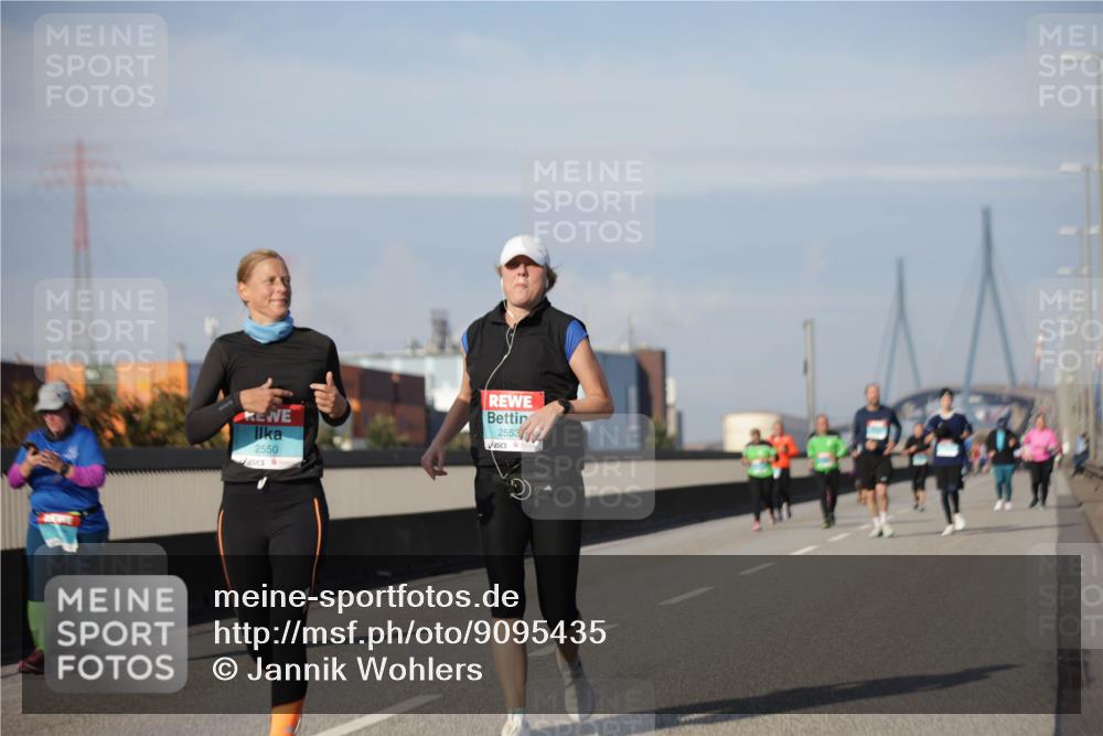 03.10.2025 - Köhlbrandbrückenlauf Jannik Wohlers http://msf.ph/oto/9095435 03.10.2025 10:13:26 Position 3 2550, 2553 meine-sportfotos.de