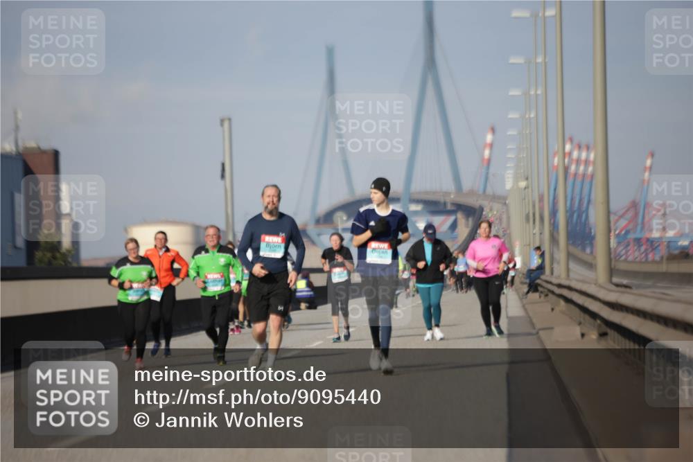 03.10.2025 - Köhlbrandbrückenlauf Jannik Wohlers http://msf.ph/oto/9095440 03.10.2025 10:13:28 Position 3  meine-sportfotos.de