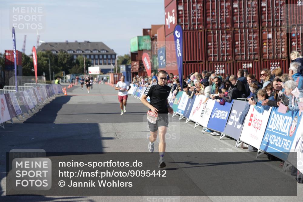 03.10.2025 - Köhlbrandbrückenlauf Jannik Wohlers http://msf.ph/oto/9095442 03.10.2025 12:55:06 Ziel 5765, 6410 meine-sportfotos.de