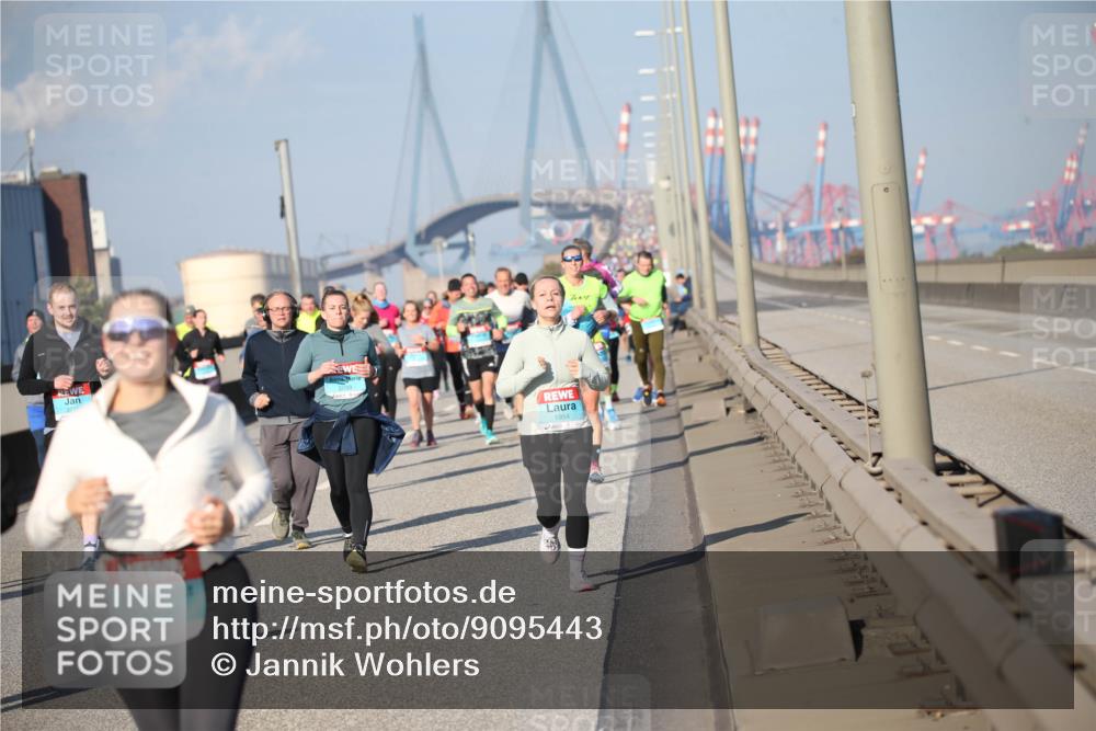 03.10.2025 - Köhlbrandbrückenlauf Jannik Wohlers http://msf.ph/oto/9095443 03.10.2025 10:04:10 Position 3 1954 meine-sportfotos.de