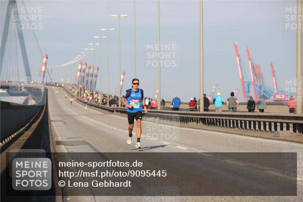 03.10.2025 - Köhlbrandbrückenlauf Lena Gebhardt http://msf.ph/oto/9095445 03.10.2025 09:32:16 Position 2  meine-sportfotos.de