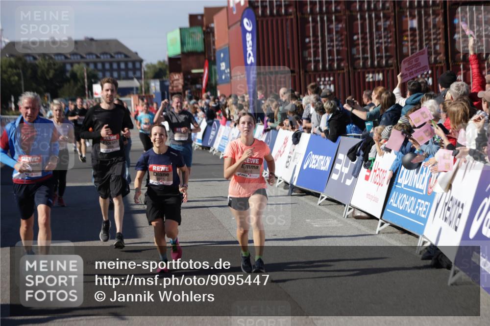 03.10.2025 - Köhlbrandbrückenlauf Jannik Wohlers http://msf.ph/oto/9095447 03.10.2025 13:20:52 Ziel 4646, 4709, 4915, 4916, 5006, 5084, 5130, 5156, 5169, 5377, 5480, 5488, 5501, 5774, 5918, 5920, 6703, 6780 meine-sportfotos.de