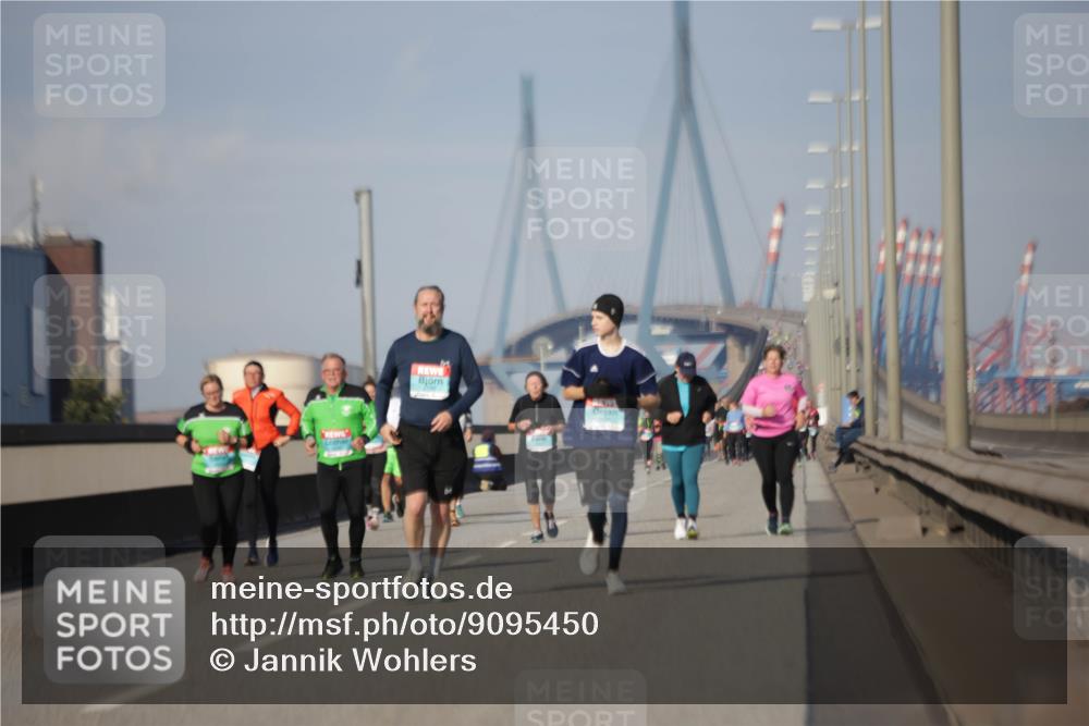 03.10.2025 - Köhlbrandbrückenlauf Jannik Wohlers http://msf.ph/oto/9095450 03.10.2025 10:13:28 Position 3  meine-sportfotos.de