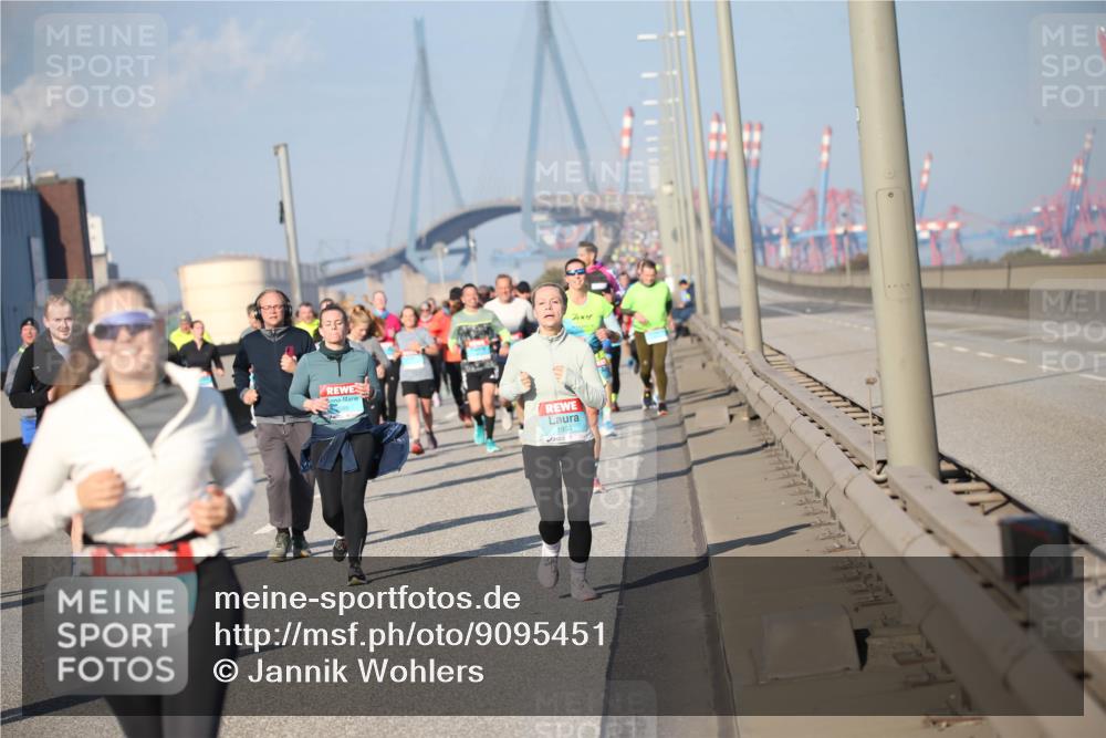 03.10.2025 - Köhlbrandbrückenlauf Jannik Wohlers http://msf.ph/oto/9095451 03.10.2025 10:04:10 Position 3 1954 meine-sportfotos.de