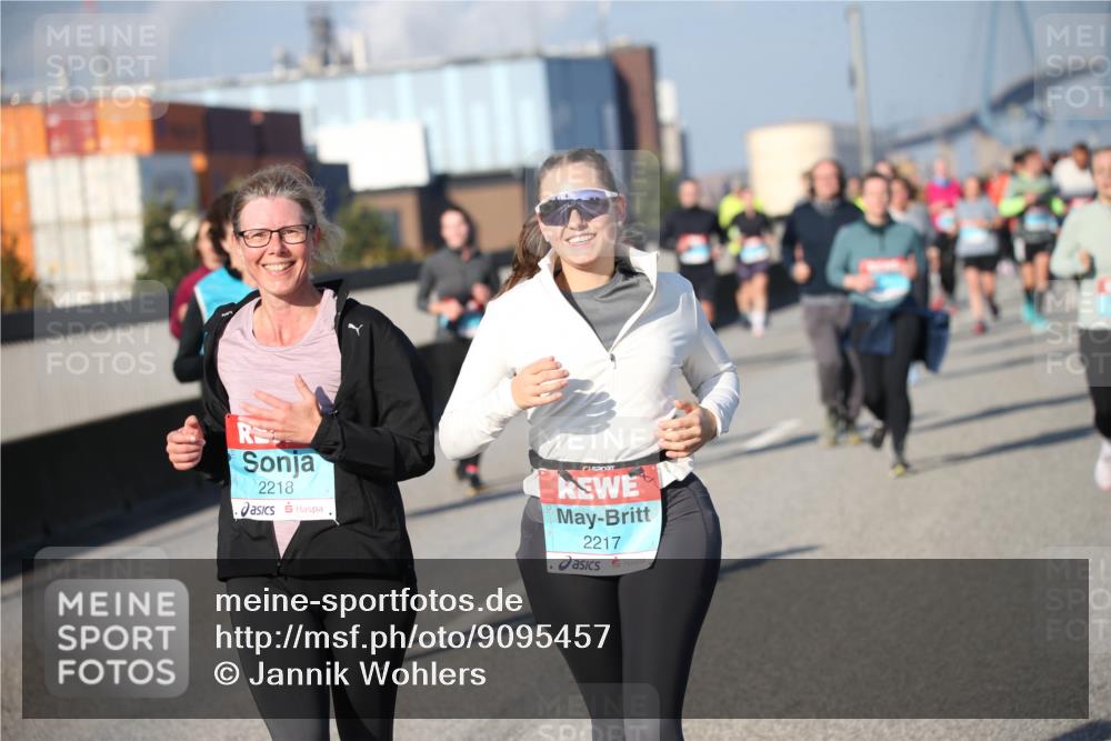 03.10.2025 - Köhlbrandbrückenlauf Jannik Wohlers http://msf.ph/oto/9095457 03.10.2025 10:04:10 Position 3 2218, 2217 meine-sportfotos.de