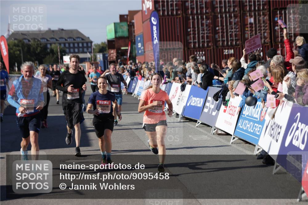 03.10.2025 - Köhlbrandbrückenlauf Jannik Wohlers http://msf.ph/oto/9095458 03.10.2025 13:20:52 Ziel 4646, 4709, 4915, 4916, 5006, 5084, 5130, 5156, 5169, 5377, 5480, 5488, 5501, 5774, 5918, 5920, 6703, 6780 meine-sportfotos.de