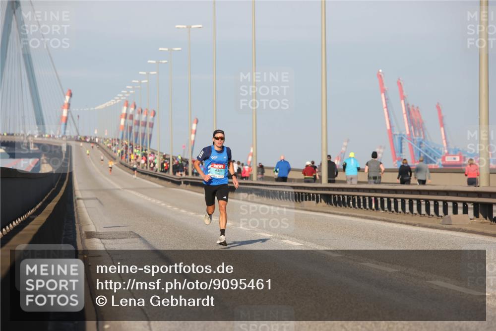 03.10.2025 - Köhlbrandbrückenlauf Lena Gebhardt http://msf.ph/oto/9095461 03.10.2025 09:32:16 Position 2  meine-sportfotos.de