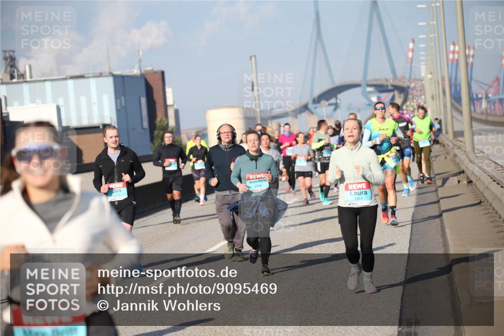 03.10.2025 - Köhlbrandbrückenlauf Jannik Wohlers http://msf.ph/oto/9095469 03.10.2025 10:04:11 Position 3 2016, 2099, 1954 meine-sportfotos.de