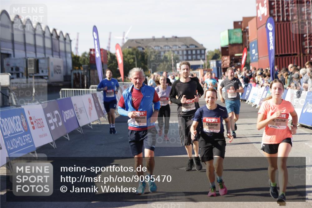 03.10.2025 - Köhlbrandbrückenlauf Jannik Wohlers http://msf.ph/oto/9095470 03.10.2025 13:20:53 Ziel 4646, 4709, 4915, 4916, 5006, 5084, 5130, 5156, 5169, 5377, 5480, 5488, 5501, 5774, 5918, 5920, 6703, 6780 meine-sportfotos.de