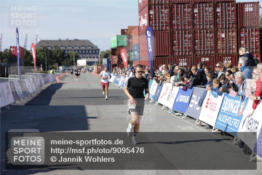 03.10.2025 - Köhlbrandbrückenlauf Jannik Wohlers http://msf.ph/oto/9095476 03.10.2025 12:55:06 Ziel 5765, 6410 meine-sportfotos.de