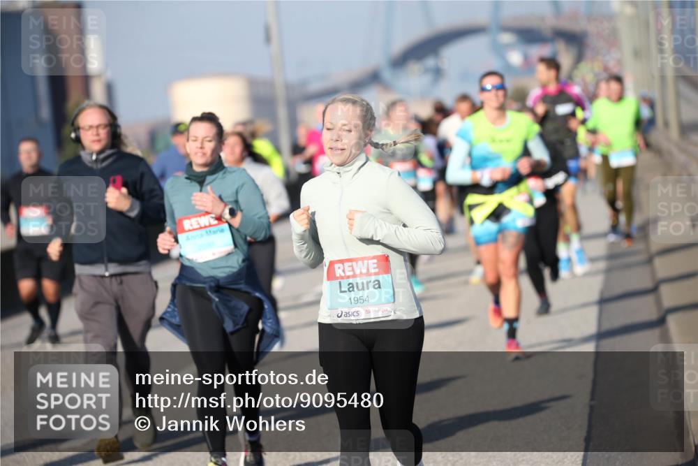 03.10.2025 - Köhlbrandbrückenlauf Jannik Wohlers http://msf.ph/oto/9095480 03.10.2025 10:04:13 Position 3 1954 meine-sportfotos.de