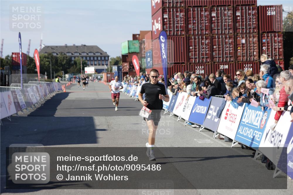 03.10.2025 - Köhlbrandbrückenlauf Jannik Wohlers http://msf.ph/oto/9095486 03.10.2025 12:55:06 Ziel 5765, 6410 meine-sportfotos.de