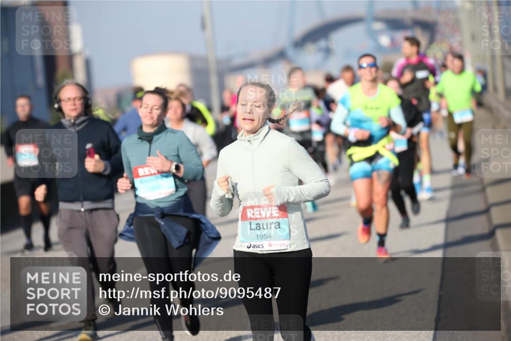 03.10.2025 - Köhlbrandbrückenlauf Jannik Wohlers http://msf.ph/oto/9095487 03.10.2025 10:04:13 Position 3 11, 1954 meine-sportfotos.de