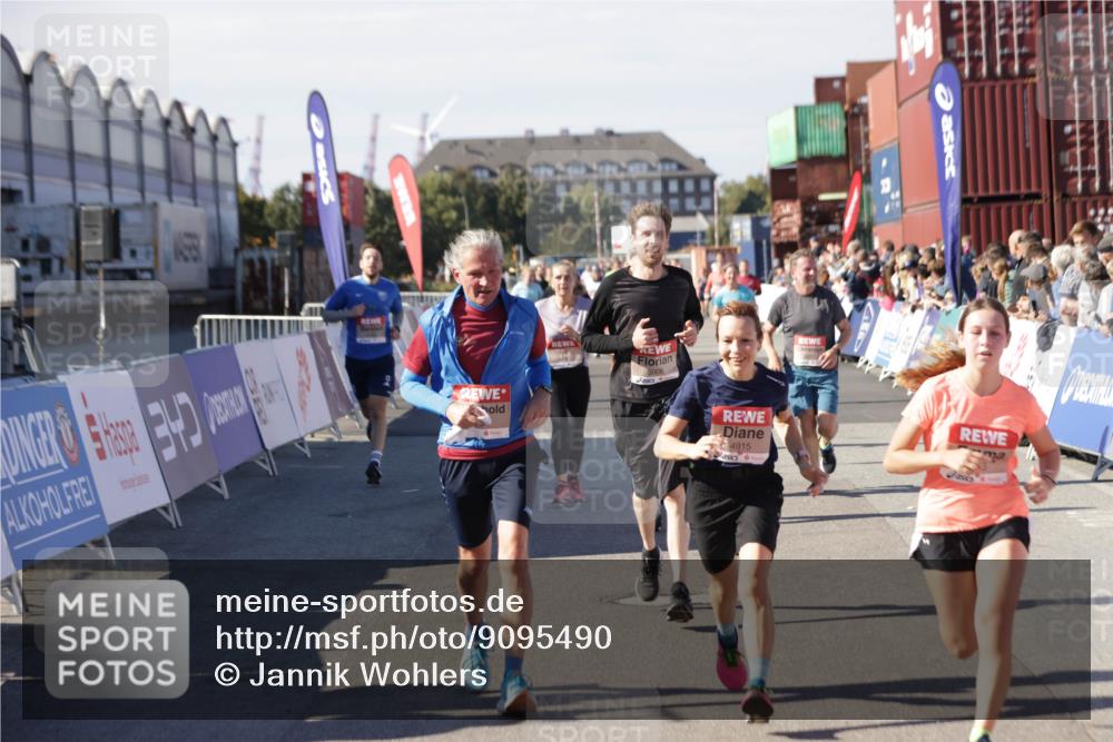 03.10.2025 - Köhlbrandbrückenlauf Jannik Wohlers http://msf.ph/oto/9095490 03.10.2025 13:20:53 Ziel 4646, 4709, 4915, 4916, 5006, 5084, 5130, 5156, 5169, 5377, 5480, 5488, 5501, 5774, 5918, 5920, 6703, 6780 meine-sportfotos.de
