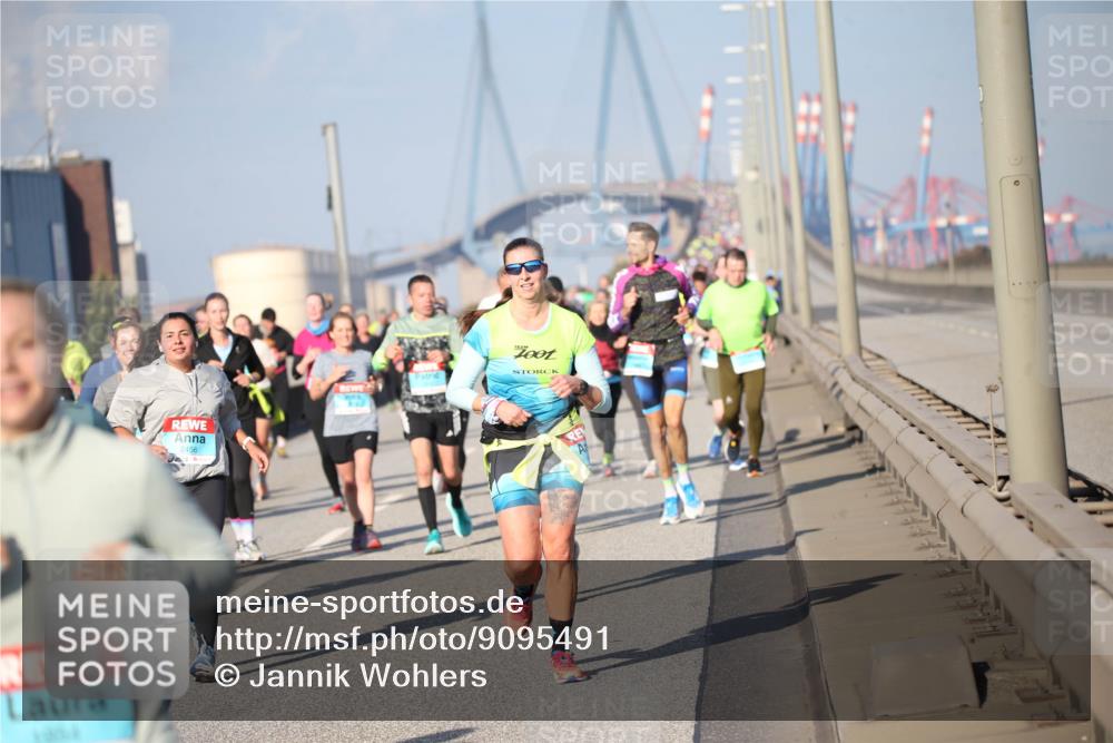 03.10.2025 - Köhlbrandbrückenlauf Jannik Wohlers http://msf.ph/oto/9095491 03.10.2025 10:04:15 Position 3 2456 meine-sportfotos.de