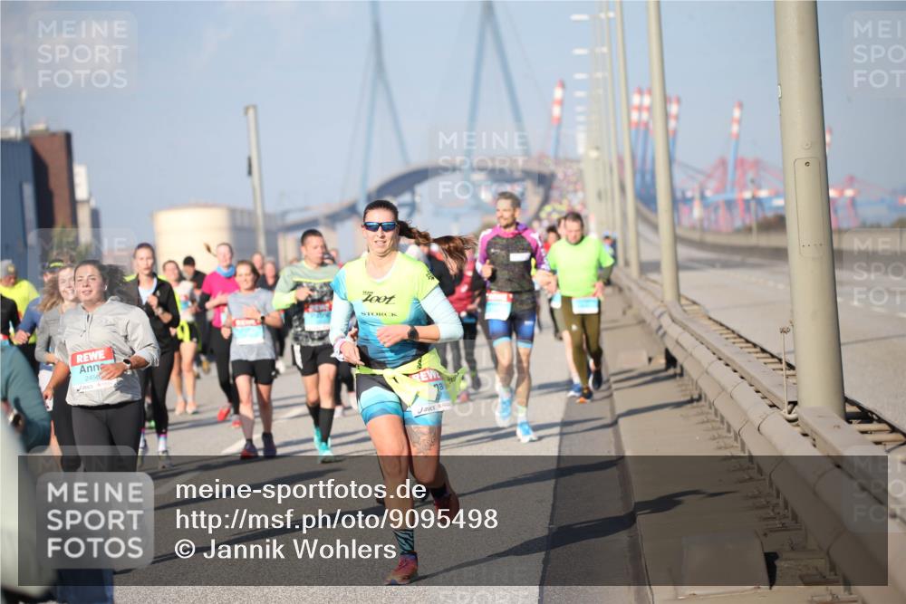 03.10.2025 - Köhlbrandbrückenlauf Jannik Wohlers http://msf.ph/oto/9095498 03.10.2025 10:04:16 Position 3 2456 meine-sportfotos.de
