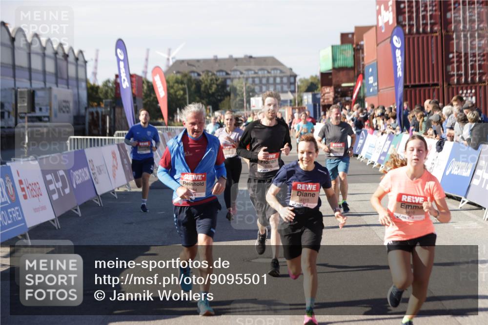 03.10.2025 - Köhlbrandbrückenlauf Jannik Wohlers http://msf.ph/oto/9095501 03.10.2025 13:20:53 Ziel 4646, 4709, 4915, 4916, 5006, 5084, 5130, 5156, 5169, 5377, 5480, 5488, 5501, 5774, 5918, 5920, 6703, 6780 meine-sportfotos.de