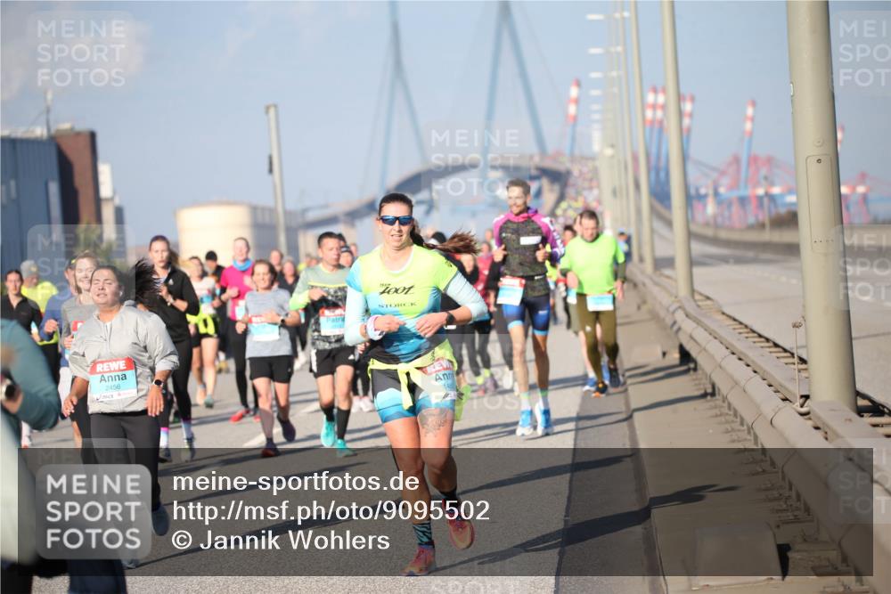 03.10.2025 - Köhlbrandbrückenlauf Jannik Wohlers http://msf.ph/oto/9095502 03.10.2025 10:04:16 Position 3 2456 meine-sportfotos.de