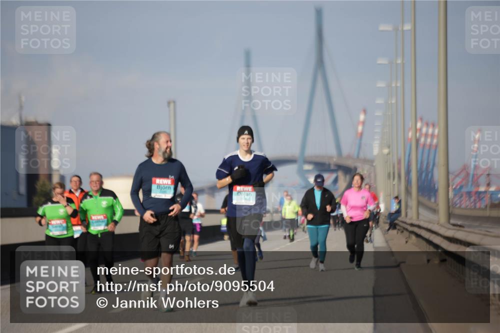 03.10.2025 - Köhlbrandbrückenlauf Jannik Wohlers http://msf.ph/oto/9095504 03.10.2025 10:13:31 Position 3  meine-sportfotos.de