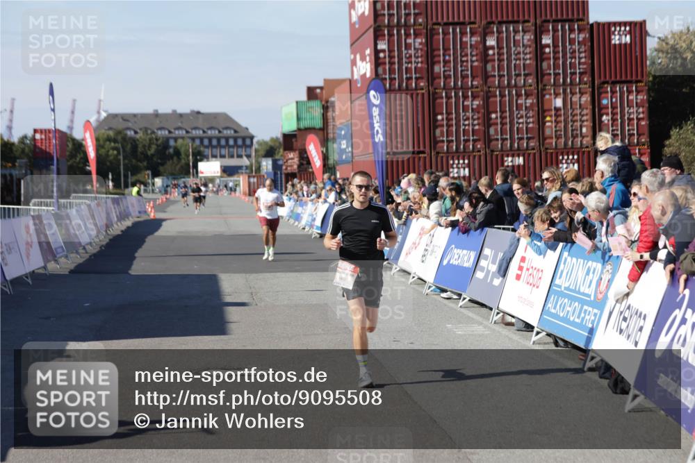 03.10.2025 - Köhlbrandbrückenlauf Jannik Wohlers http://msf.ph/oto/9095508 03.10.2025 12:55:06 Ziel 5765, 6410 meine-sportfotos.de