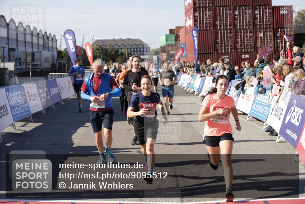 03.10.2025 - Köhlbrandbrückenlauf Jannik Wohlers http://msf.ph/oto/9095512 03.10.2025 13:20:54 Ziel 4646, 4709, 4915, 4916, 5006, 5084, 5130, 5156, 5169, 5377, 5480, 5488, 5501, 5774, 5920, 6703, 6780 meine-sportfotos.de