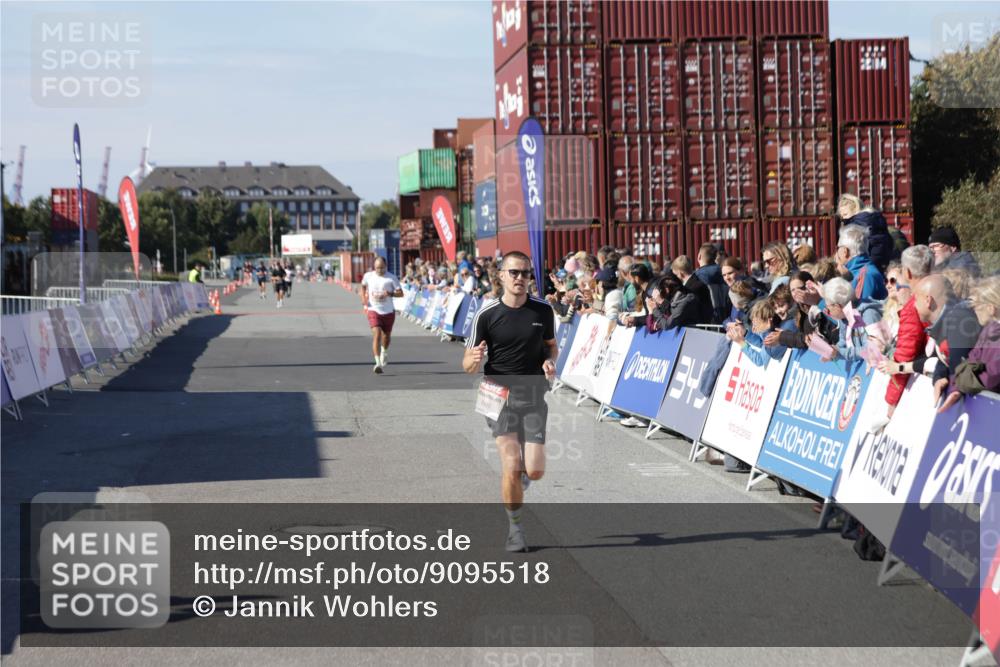 03.10.2025 - Köhlbrandbrückenlauf Jannik Wohlers http://msf.ph/oto/9095518 03.10.2025 12:55:06 Ziel 5765, 6410 meine-sportfotos.de