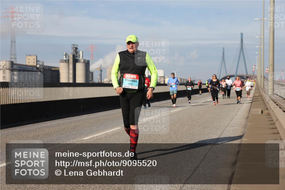 03.10.2025 - Köhlbrandbrückenlauf Lena Gebhardt http://msf.ph/oto/9095520 03.10.2025 10:09:46 Position 2  meine-sportfotos.de