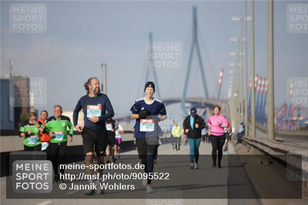 03.10.2025 - Köhlbrandbrückenlauf Jannik Wohlers http://msf.ph/oto/9095522 03.10.2025 10:13:31 Position 3 2596 meine-sportfotos.de
