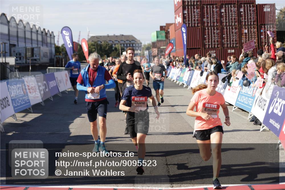 03.10.2025 - Köhlbrandbrückenlauf Jannik Wohlers http://msf.ph/oto/9095523 03.10.2025 13:20:54 Ziel 4646, 4709, 4915, 4916, 5006, 5084, 5130, 5156, 5169, 5377, 5480, 5488, 5501, 5774, 5920, 6703, 6780 meine-sportfotos.de