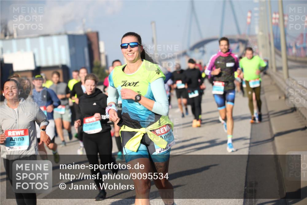 03.10.2025 - Köhlbrandbrückenlauf Jannik Wohlers http://msf.ph/oto/9095534 03.10.2025 10:04:19 Position 3 24156, 52 meine-sportfotos.de