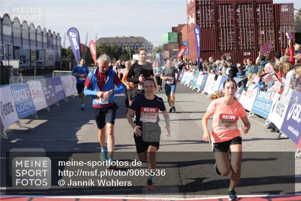 03.10.2025 - Köhlbrandbrückenlauf Jannik Wohlers http://msf.ph/oto/9095536 03.10.2025 13:20:54 Ziel 4646, 4709, 4915, 4916, 5006, 5084, 5130, 5156, 5169, 5377, 5480, 5488, 5501, 5774, 5920, 6703, 6780 meine-sportfotos.de