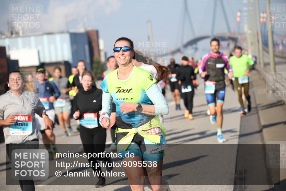 03.10.2025 - Köhlbrandbrückenlauf Jannik Wohlers http://msf.ph/oto/9095538 03.10.2025 10:04:19 Position 3 1452 meine-sportfotos.de