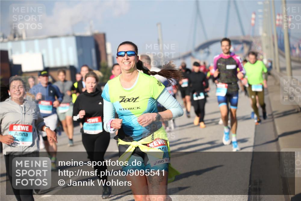 03.10.2025 - Köhlbrandbrückenlauf Jannik Wohlers http://msf.ph/oto/9095541 03.10.2025 10:04:19 Position 3 2456 meine-sportfotos.de
