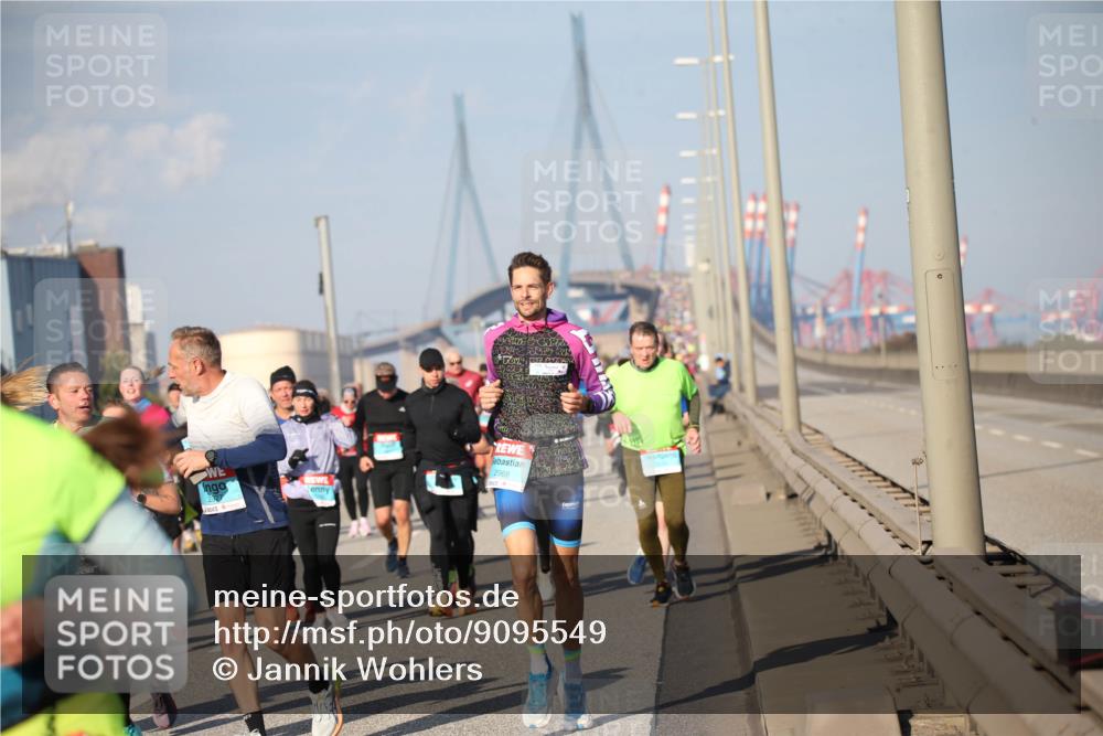03.10.2025 - Köhlbrandbrückenlauf Jannik Wohlers http://msf.ph/oto/9095549 03.10.2025 10:04:20 Position 3 2, 2969 meine-sportfotos.de