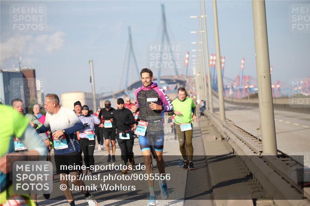 03.10.2025 - Köhlbrandbrückenlauf Jannik Wohlers http://msf.ph/oto/9095556 03.10.2025 10:04:20 Position 3 2512, 2977, 2969 meine-sportfotos.de