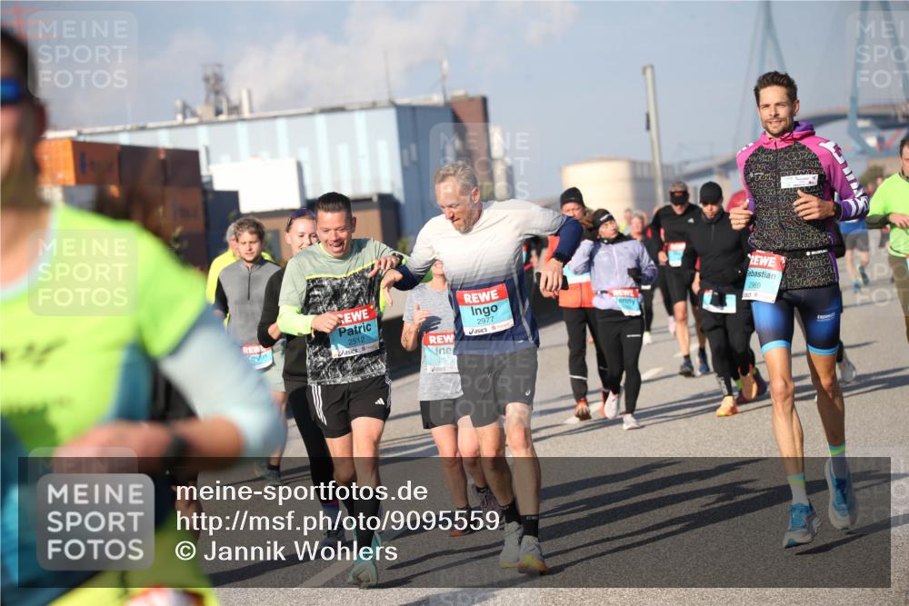03.10.2025 - Köhlbrandbrückenlauf Jannik Wohlers http://msf.ph/oto/9095559 03.10.2025 10:04:20 Position 3 2512, 297, 2977, 3, 2969 meine-sportfotos.de
