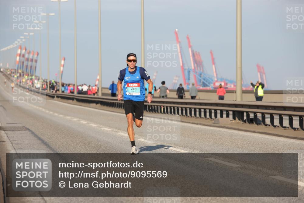 03.10.2025 - Köhlbrandbrückenlauf Lena Gebhardt http://msf.ph/oto/9095569 03.10.2025 09:32:19 Position 2 3247 meine-sportfotos.de