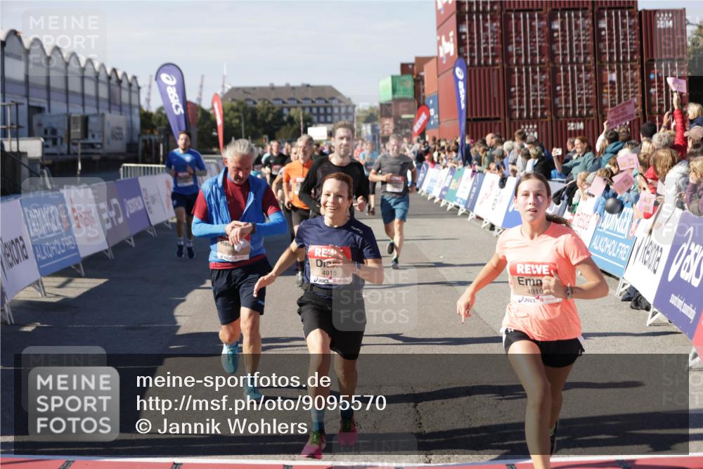 03.10.2025 - Köhlbrandbrückenlauf Jannik Wohlers http://msf.ph/oto/9095570 03.10.2025 13:20:54 Ziel 4646, 4709, 4915, 4916, 5006, 5084, 5130, 5156, 5169, 5377, 5480, 5488, 5501, 5774, 5920, 6703, 6780 meine-sportfotos.de