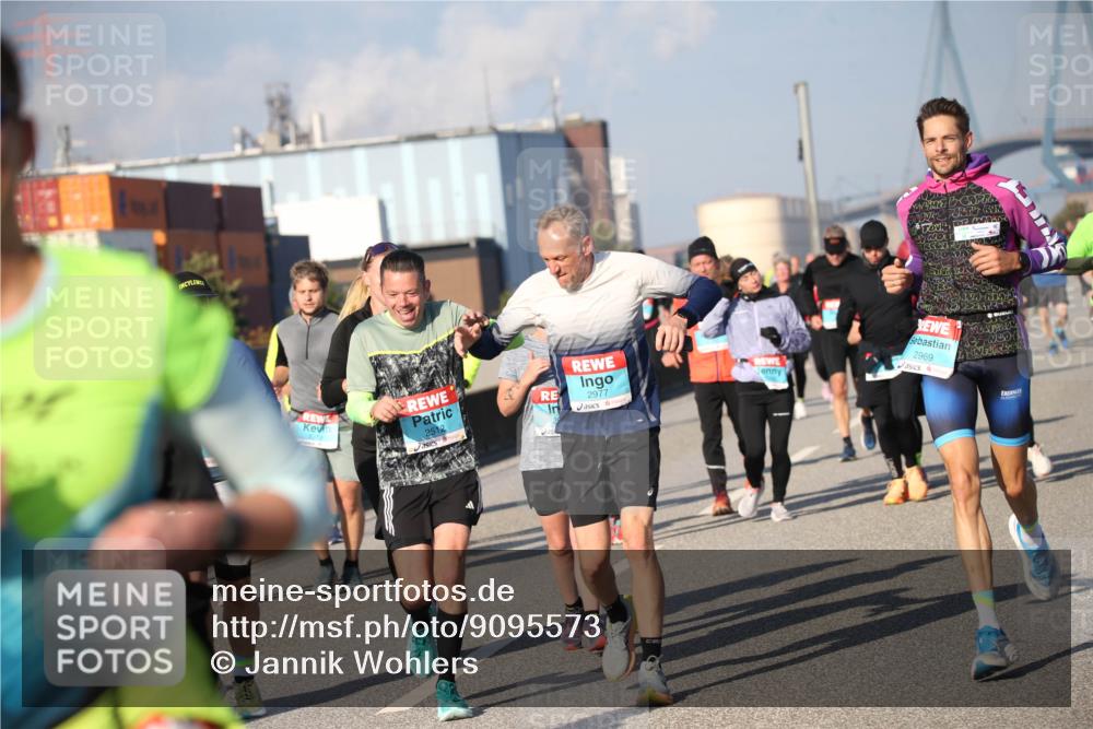 03.10.2025 - Köhlbrandbrückenlauf Jannik Wohlers http://msf.ph/oto/9095573 03.10.2025 10:04:21 Position 3 2977, 2512, 2969 meine-sportfotos.de