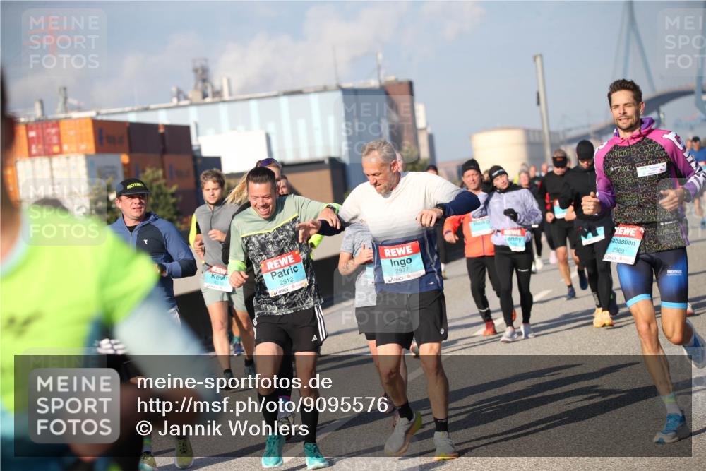 03.10.2025 - Köhlbrandbrückenlauf Jannik Wohlers http://msf.ph/oto/9095576 03.10.2025 10:04:21 Position 3 17, 2512, 2977, 21, 2969 meine-sportfotos.de