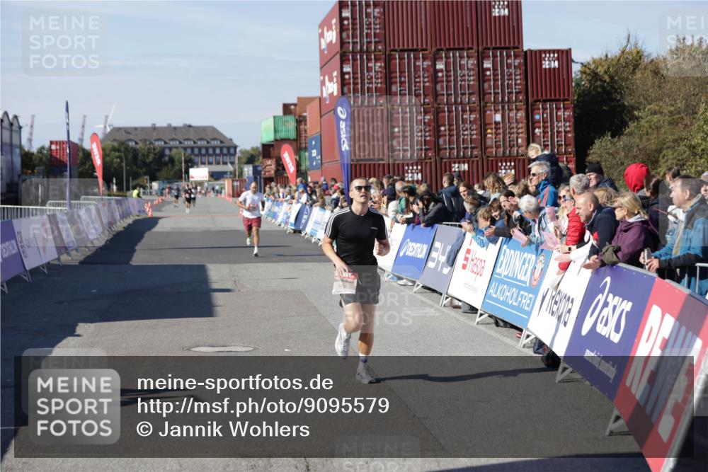 03.10.2025 - Köhlbrandbrückenlauf Jannik Wohlers http://msf.ph/oto/9095579 03.10.2025 12:55:07 Ziel 5765, 6130, 6410 meine-sportfotos.de