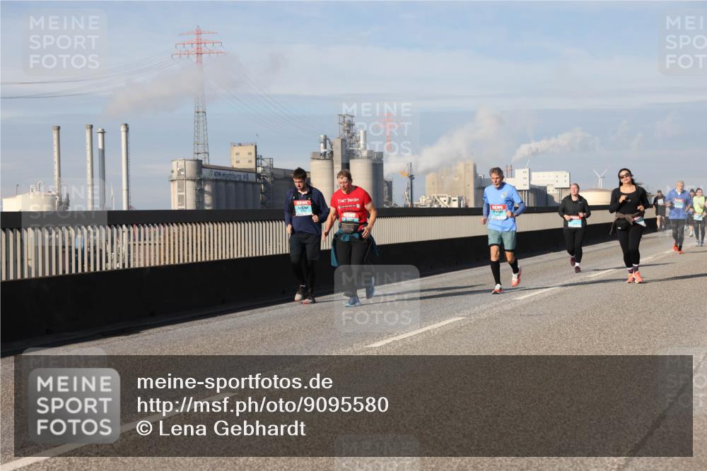 03.10.2025 - Köhlbrandbrückenlauf Lena Gebhardt http://msf.ph/oto/9095580 03.10.2025 10:09:49 Position 2  meine-sportfotos.de