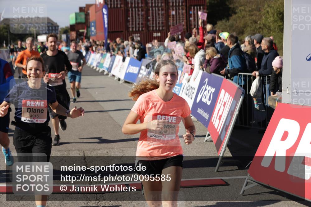 03.10.2025 - Köhlbrandbrückenlauf Jannik Wohlers http://msf.ph/oto/9095585 03.10.2025 13:20:55 Ziel 4709, 4915, 4916, 5006, 5084, 5130, 5156, 5169, 5377, 5480, 5488, 5501, 5774, 6296, 6645, 6646, 6648, 6650, 6703, 6780 meine-sportfotos.de