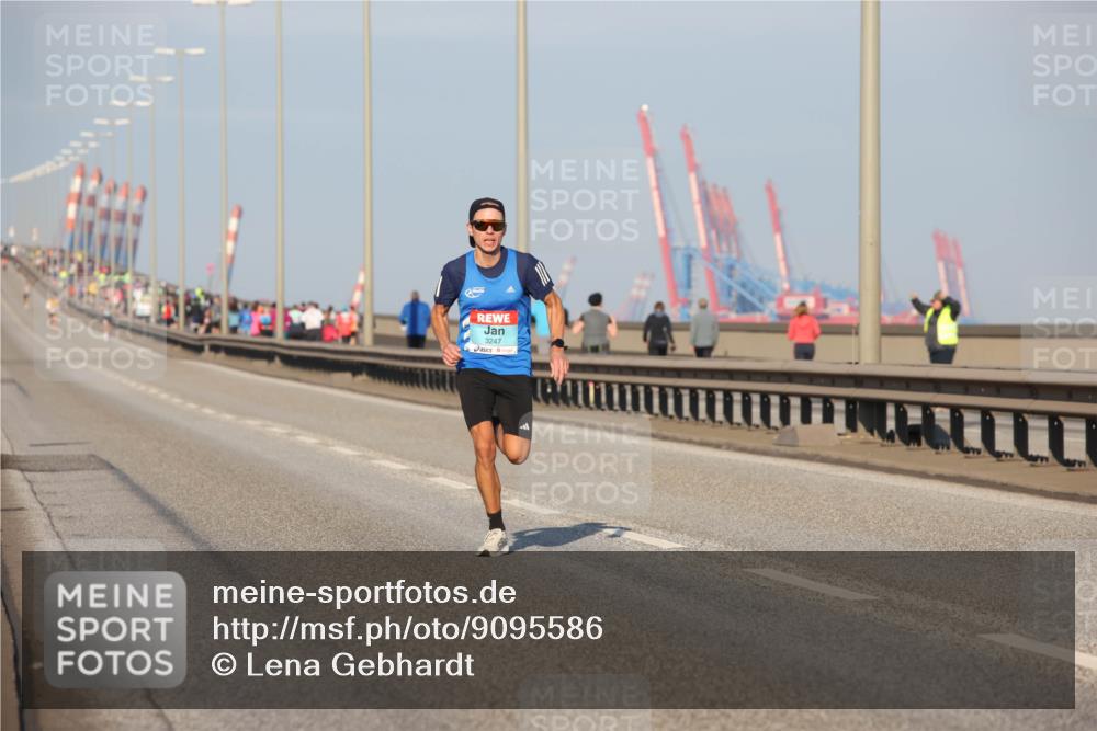 03.10.2025 - Köhlbrandbrückenlauf Lena Gebhardt http://msf.ph/oto/9095586 03.10.2025 09:32:19 Position 2 3247 meine-sportfotos.de