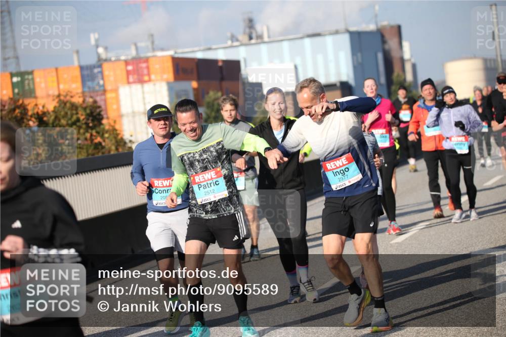 03.10.2025 - Köhlbrandbrückenlauf Jannik Wohlers http://msf.ph/oto/9095589 03.10.2025 10:04:21 Position 3 2022, 205, 2512, 2977 meine-sportfotos.de