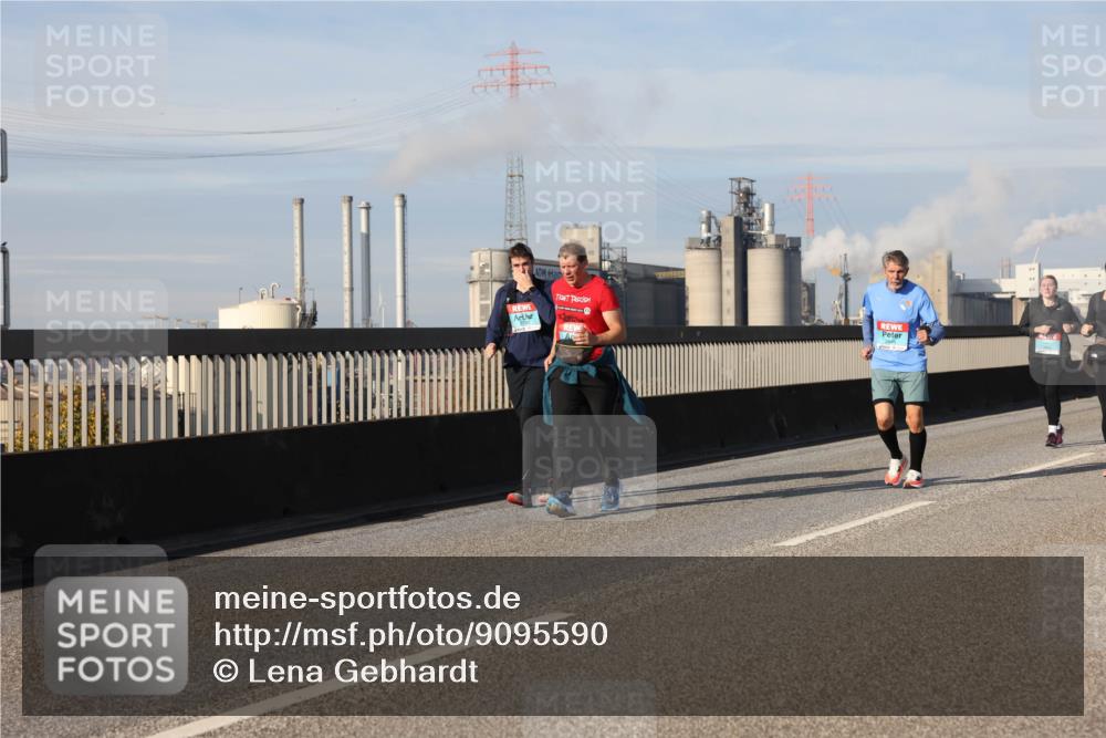 03.10.2025 - Köhlbrandbrückenlauf Lena Gebhardt http://msf.ph/oto/9095590 03.10.2025 10:09:51 Position 2  meine-sportfotos.de
